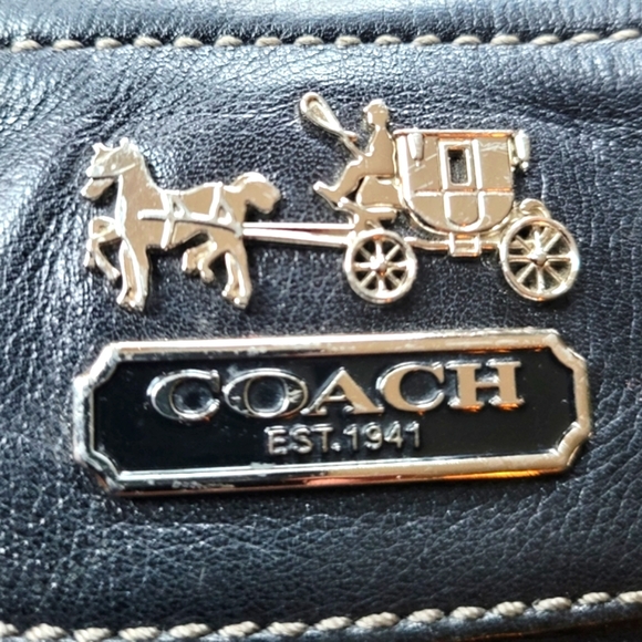 COACH | Black Leather Silver Hardware Shoulder Bag - Picture 10 of 11